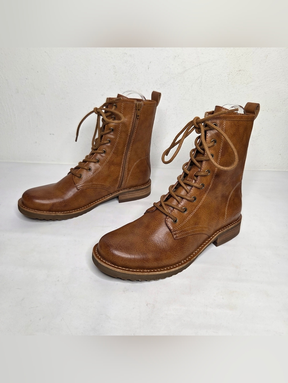 Frye & Co. EUC Chesnee Combat Lace Up Boot Womens 9M Brown Rustic Rugged Vegan